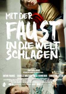 Mit der Faust in die Welt schlagen