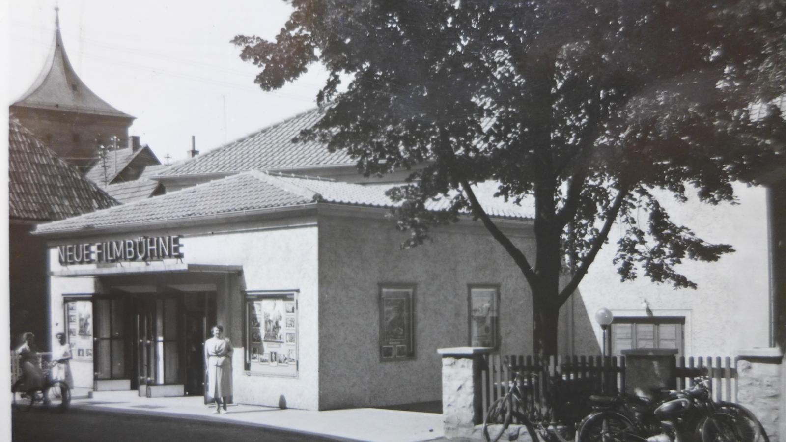 Die "alte" Neue Filmbühne kurz nach dem Bau 1953